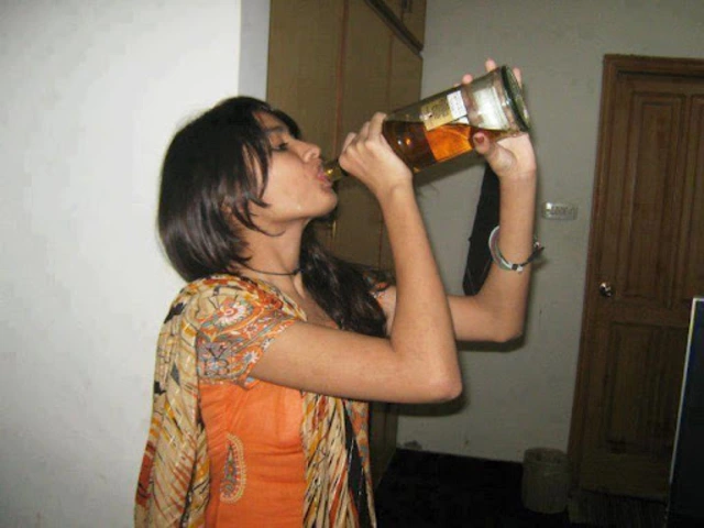 How many Indian girls in India drink alcohol?